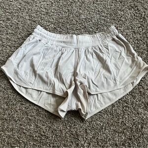 Lululemon Lined 2.5" Hotty Hot Athletic Shorts Size 6